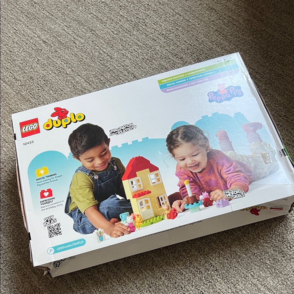 Lego Peppa Pig Birthday House - Yellow & Red Playset - Box damaged in transport - Picture 3 of 10